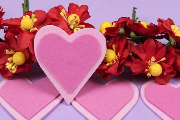 Rosa Herzen Auf Fliederfarbenem Hintergrund Zur Erinnerung Den Valentinstag Mit — Stockfoto