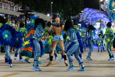 Rio, Brezilya - 23 Şubat 2020: Samba okulu Portela 'nın Marques de Sapucai Sambodromo' daki geçit töreni
