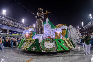 Rio, Brezilya - 22 Şubat 2020: Samba Okulu Akademicos de Santa Cruz, Marques de Sapucai Sambodromo 'da geçit töreni