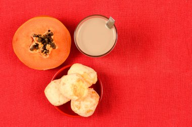 Brezilya Gıda Rehberi - Kahvaltı, sütlü, peynirli ve papaya meyveli kahve