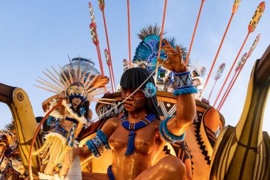 Rio, Brezilya - 23 Şubat 2020: Samba okulu Portela 'nın Marques de Sapucai Sambodromo' daki geçit töreni