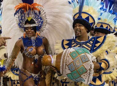 Rio, Brezilya - 23 Şubat 2020: Samba okulu Portela 'nın geçit töreni, Marques de Sapucai Sambodromo' da. Perküsyon Kraliçesi Bianca Monteiro