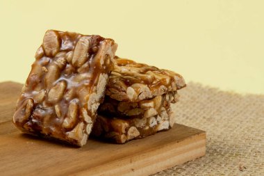 Pe de moleque - Haziran parti sezonunda fıstıkla yapılan tipik Brezilya tatlısı tüketimi