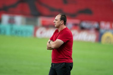 Rio, Brezilya - 24 Nisan 2021: Maracana Stadyumu 'nda Carioca Şampiyonası' nda Flamengo-Volta Redonda maçında Rogerio Ceni koçu