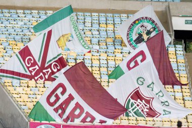 Rio, Brezilya - 9 Mayıs 2021: Maracana Stadyumu 'nda Carioca Şampiyonası' nda Fluminense ile Portuguesa arasındaki maçta salgın nedeniyle boş stantlar