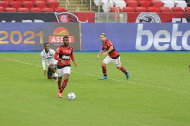 Rio, Brezilya - 30 Mayıs 2021: Flamengo ve Palmeiras arasındaki maçta Gerson oyuncusu Maracana Stadyumu 'nda Brezilya Şampiyonası' nın birinci turunda