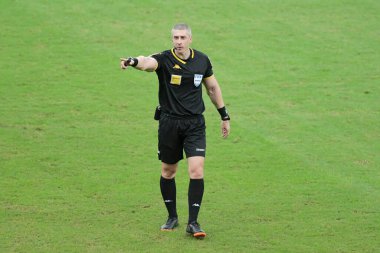 Rio, Brezilya - 30 Mayıs 2021: Maracana Stadyumu 'nda oynanan Brezilya Şampiyonası birinci raundunda Flamengo ve Palmeiras arasındaki maçta Daronco hakemi