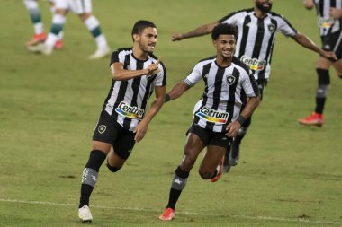 Rio, Brezilya - Haziran 05, 2021: Marco Antonio oyuncusu Sao Januario Stadyumu 'nda oynanan Brezilya Şampiyonası' nda (serie A) Fluminense vs Cuiaba maçında Warley 'nin yanında kutlama yaptı.