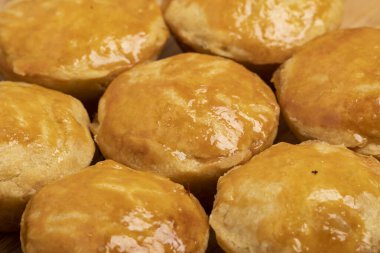 Empadinha, geleneksel Brezilya atıştırmalıkları genellikle tavukla doldurulur.