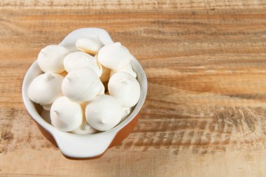 Brezilya 'da yapılan tipik bir fırın iç çekişi. Yumurta beyazından ve şekerden yapılmış.