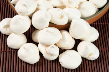 Brezilya 'da yapılan tipik bir fırın iç çekişi. Yumurta beyazından ve şekerden yapılmış.