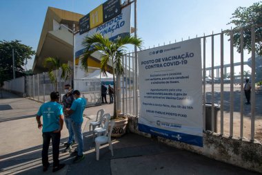 Rio, Brezilya - 22 Temmuz 2021: Maracana 'nın özel aşı merkezi, eski Celio de Barros atletizm stadyumunda ilk dozu alanlar için bu Perşembe (22) yeniden açıldı. Burada, otizmliler, beyin felci ve beyin felci olanlar...