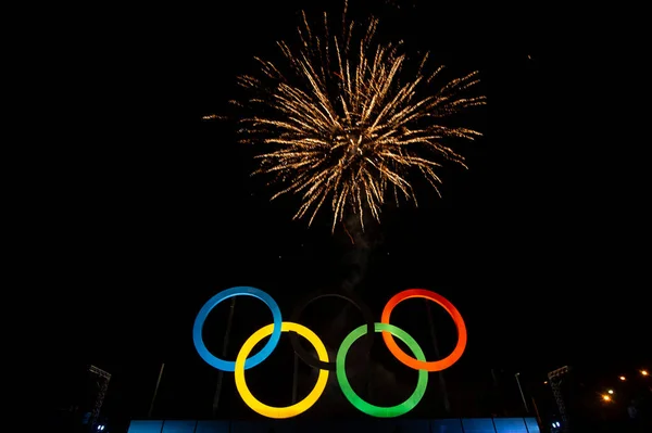 Rio Brezilya Mayıs 2015 Gece Görülen Olimpiyat Sembolü Arka Planda — Stok fotoğraf