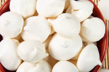 Brezilya 'da yapılan tipik bir fırın iç çekişi. Yumurta beyazından ve şekerden yapılmış.