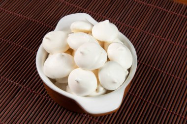 Brezilya 'da yapılan tipik bir fırın iç çekişi. Yumurta beyazından ve şekerden yapılmış.