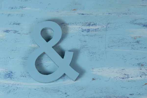 Blå Ampersand Symbol Bakgrund Samma Färg — Stockfoto