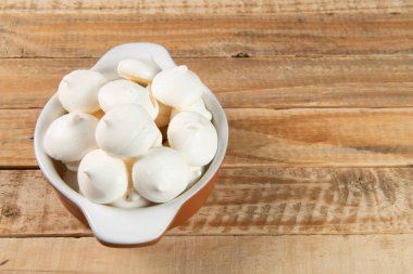 Brezilya 'da yapılan tipik bir fırın iç çekişi. Yumurta beyazından ve şekerden yapılmış.