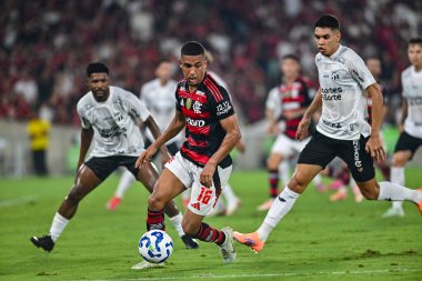 Rio, Brezilya - 3 Aralık 2025: Samuel Lino, Flamengo x Ceara arasında oynanan maçta Maracana Stadyumu 'nda oynanan 37.