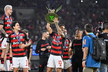 Rio, Brezilya - 3 Aralık 2025: Flamengo şampiyonluk kupasını aldı. Maracana Stadyumu 'nda oynanan maçta Flamengo x Ceara ile Brezilya Şampiyonası' nın 37. turu arasında. Danilo.