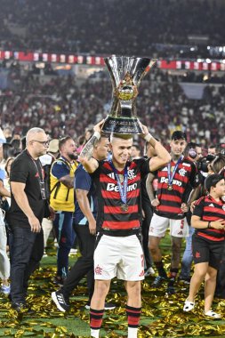 Rio, Brezilya - 3 Aralık 2025: Flamengo şampiyonluk kupasını aldı. Maracana Stadyumu 'nda oynanan maçta Flamengo x Ceara ile Brezilya Şampiyonası' nın 37. turu arasında. Luiz Araujo