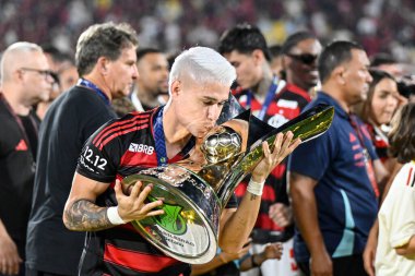 Rio, Brezilya - 3 Aralık 2025: Flamengo şampiyonluk kupasını aldı. Maracana Stadyumu 'nda oynanan maçta Flamengo x Ceara ile Brezilya Şampiyonası' nın 37. turu arasında. Luiz Araujo