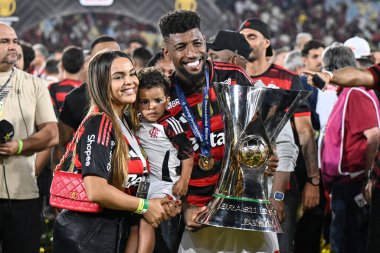 Rio, Brezilya - 3 Aralık 2025: Flamengo şampiyonluk kupasını aldı. Maracana Stadyumu 'nda oynanan maçta Flamengo x Ceara ile Brezilya Şampiyonası' nın 37. turu arasında. Emerson Royal