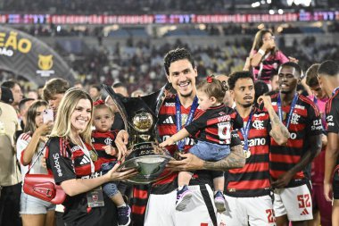 Rio, Brezilya - 3 Aralık 2025: Flamengo şampiyonluk kupasını aldı. Maracana Stadyumu 'nda oynanan maçta Flamengo x Ceara ile Brezilya Şampiyonası' nın 37. turu arasında. Pedro!