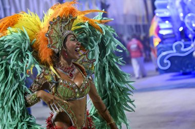 Rio de Janeiro, Brezilya - 13 Şubat 2026: Rio Karnavalı sırasında Sambadrome Marques de Sapucai 'deki Inocentes de Belford Roxo samba okulu üyeleri