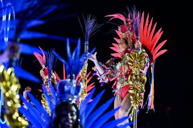 Rio de Janeiro, Brezilya - 13 Şubat 2026: Rio Karnavalı sırasında Sambadrome Marques de Sapucai 'deki Inocentes de Belford Roxo samba okulu üyeleri