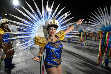 Rio de Janeiro, Brezilya - 13 Şubat 2026: Rio Karnavalı sırasında Sambadrome Marques de Sapucai 'deki Inocentes de Belford Roxo samba okulu üyeleri