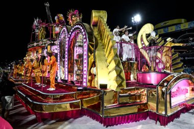 Rio de Janeiro, Brezilya - 13 Şubat 2026: Uniao do Parque Acari Sambadrome Marques de Sapucai 'de Brezilya' daki Rio de Janeiro Karnavalı 'nun 2026 sayılı Serie Ouro' sunda düzenlenen tören şamandırası..