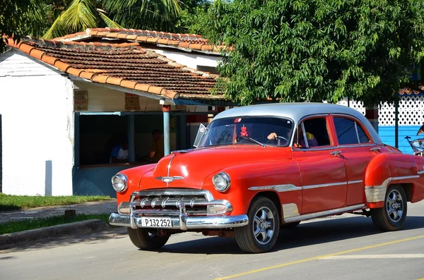 Vecchie auto americane in Vinales, Cuba — Foto Stock