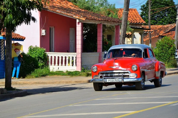 Vecchie auto americane in Vinales, Cuba — Foto Stock