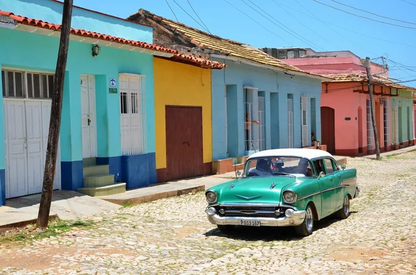 쿠바, 트리니다드의 아름 다운 자동차 — 스톡 사진
