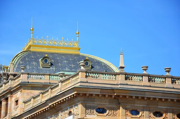 Golden roof of National Theatre, Prague — Stock Photo, Image