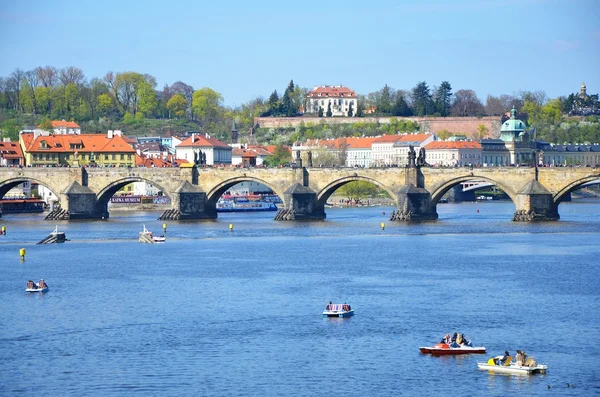 Rio Vltava e Ponte Charles, Praga — Fotografia de Stock