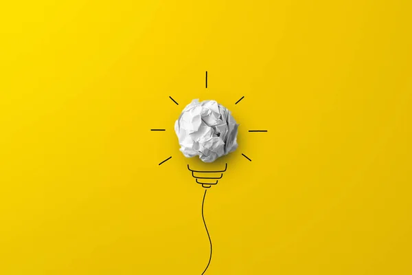 Kreativt Tänkande Idéer Och Innovation Koncept Pappersskrot Bollen Med Glödlampa — Stockfoto