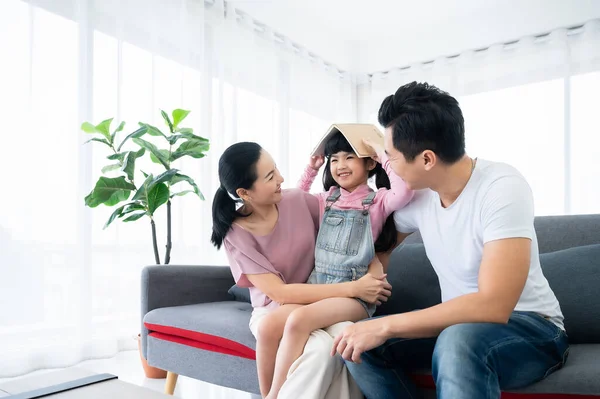 Feliz Asiático Familia Jugando Juntos Casa Sala Estar — Foto de Stock