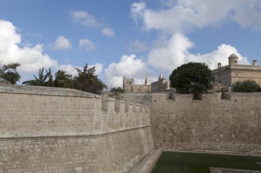 Eski duvarları ortaçağdan kalma şehir Mdina, Malta
