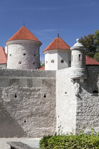 Zidul defensiv al Castelului Pieskowa Skala, lângă Cracovia, Polonia — Fotografie, imagine de stoc