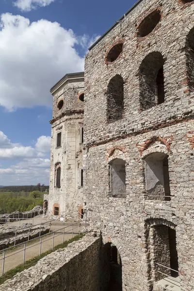 Die Ruinen einer riesigen Burg aus dem 17. Jahrhundert, Krzyztopor, Polen — Stockfoto