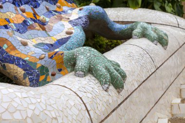 Gaudi çok renkli mozaik semender Park Guell, Barcelona, İspanya