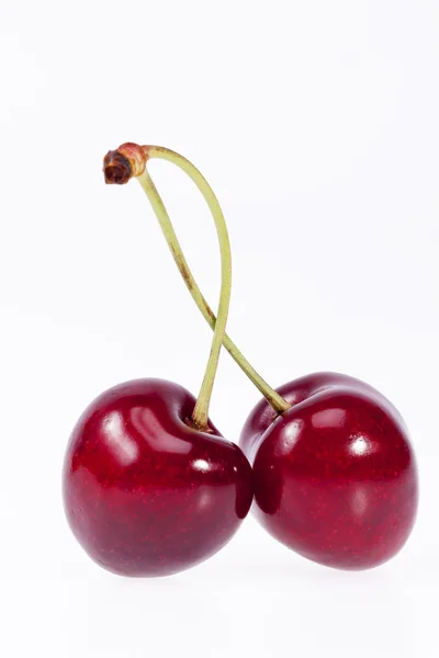 Algunos frutos de cereza roja aislados sobre fondo blanco — Foto de Stock