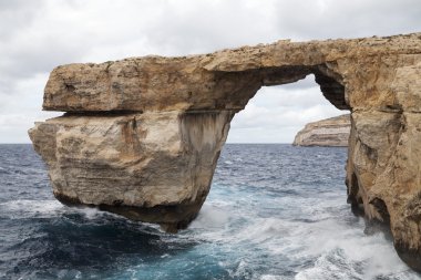 Pencere Azure Akdeniz rüzgarlı koşullarda Malta üzerinde