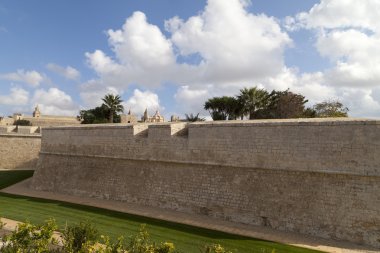 Eski duvarları ortaçağdan kalma şehir Mdina, Malta