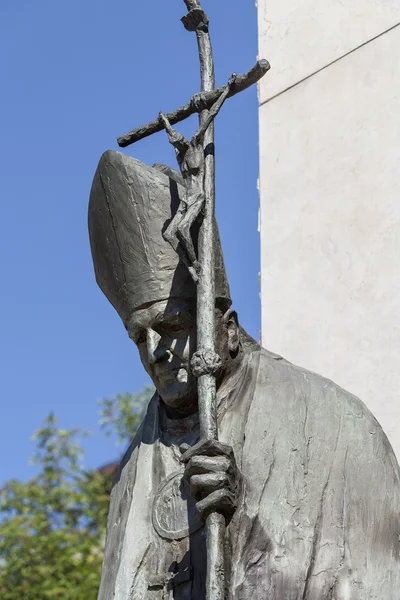Sunak üç bin yıl St. John Paul II, kilise üzerinde Skalka, Krakow, Polandand bronz heykeli — Stok fotoğraf