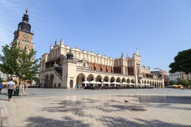 Cloth Hall Main Market Square güneşli gün, Krakow, Polonya