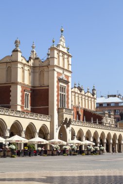Cloth Hall Main Market Square güneşli gün, Krakow, Polonya