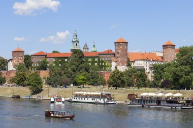  Wawel Royal Castle, nehir tekne ve Vistula bulvarları, Krakow, Polonya görüntüleme