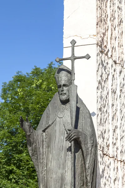 Estátua de Bronze de St. Wojciech no Altar Três Milênios, Igreja em Skalka, Cracóvia, Polônia — Fotografia de Stock